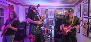 Stone Senate – Gott sei Dank gibt es Gitarren!